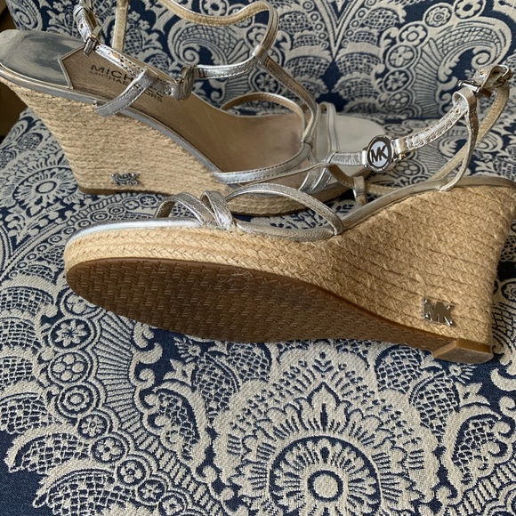 Sandals - Picture 4 of 5